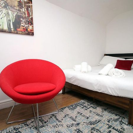 Lovely Studio Flat With Free Parking - Near To City Center Swansea Bagian luar foto