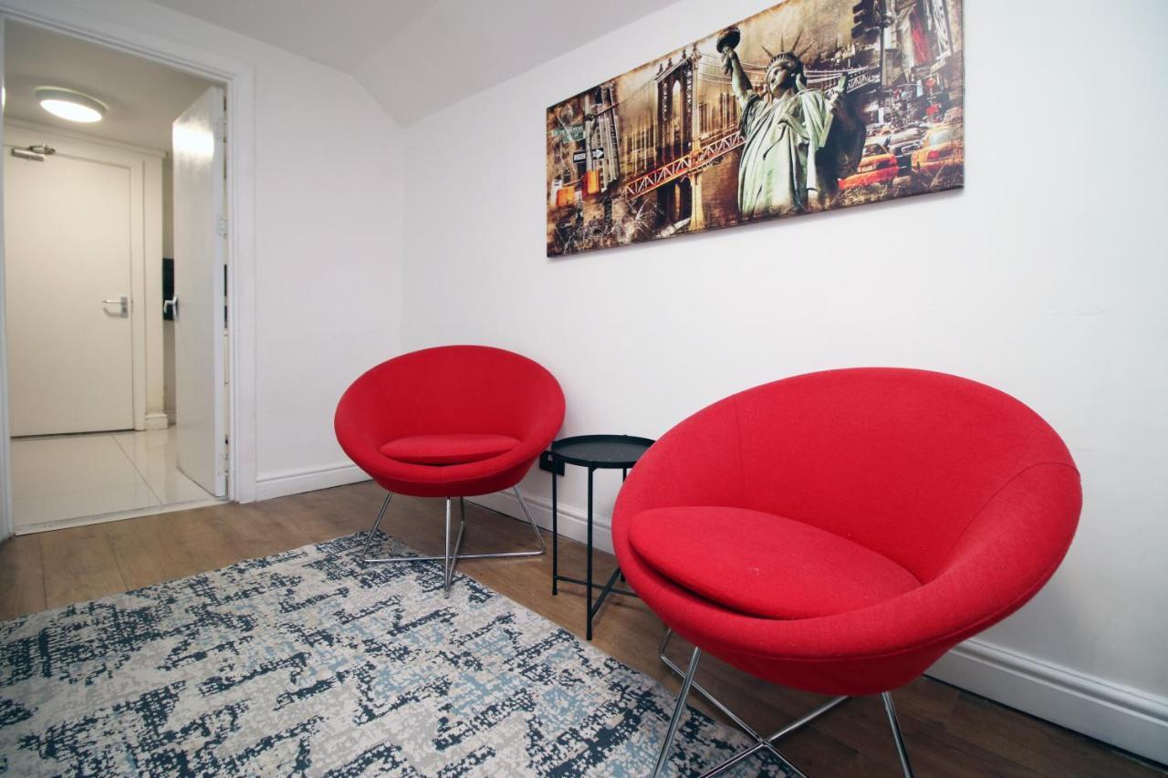 Lovely Studio Flat With Free Parking - Near To City Center Swansea Bagian luar foto